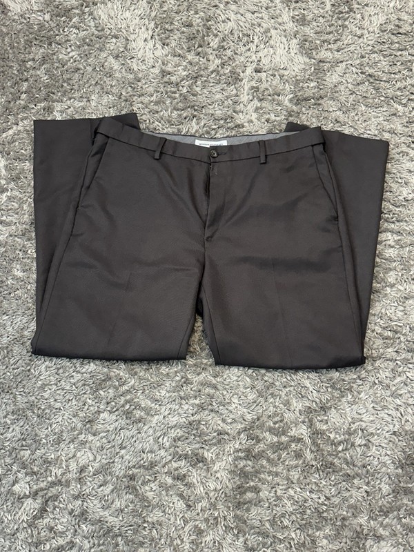 Amazon Essentials Men's Standard Classic-Fit Stretch Golf Pants
