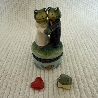 Vintage Ceramic Frog Bride and Groom Trinket Box Dancing on Lily Pad w/ Charms