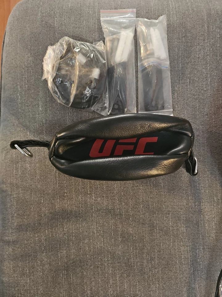 Bolso UFC Ultimate Kombat Pro Cuero Doble Extremo, Sistema Colgante Altura Ajustable Foto 4 de 4