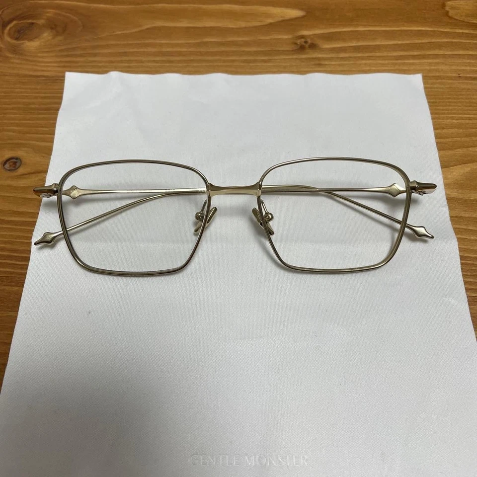 Marco dorado Aba GENTLE MONSTER NEGRITA Foto 2 de 4