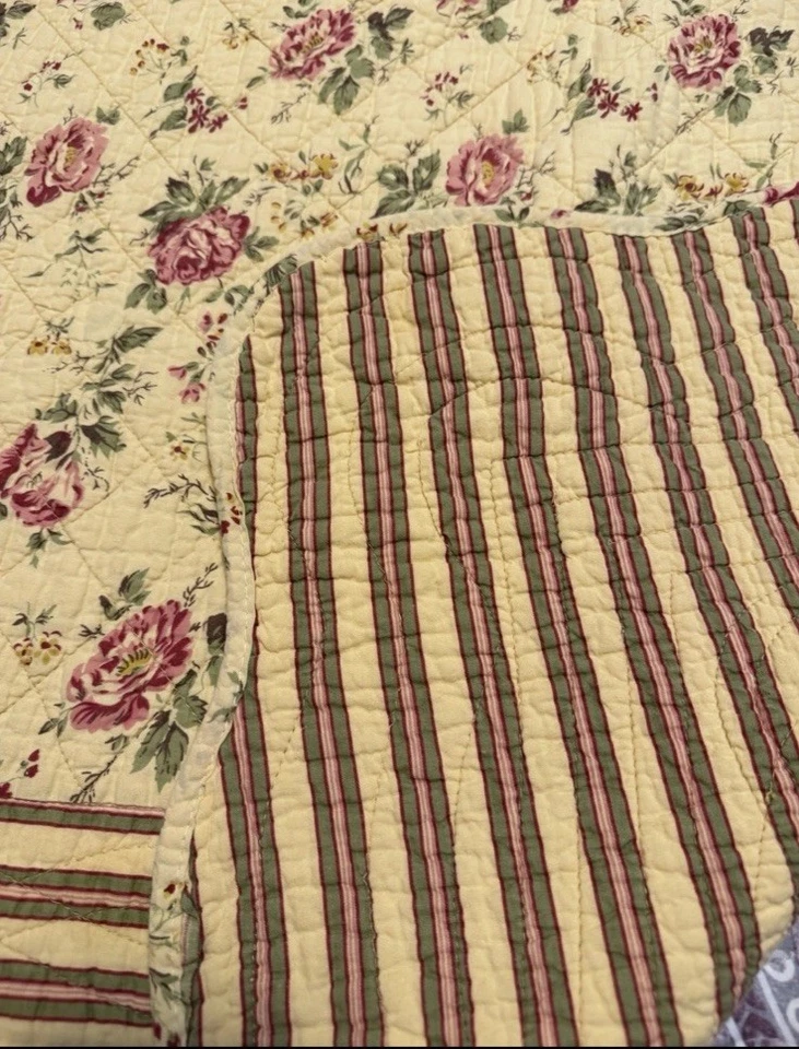Отличные находки лоскутное одеяло желтый w/маленькие розы в полоску назад потертый шик бабушка Core - Изображение 4 из 4