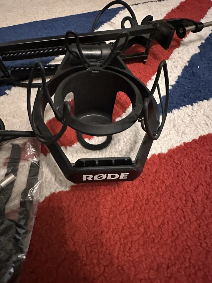 Rode NT1 Cardioid Condenser Microphone And Accessories + Boom Arm - Image 3 of 4