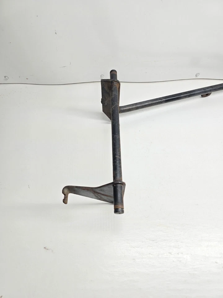 John Deere 160 165 рычаг управления подъемом палубы с качающимся валом AM101610 - Изображение 3 из 4