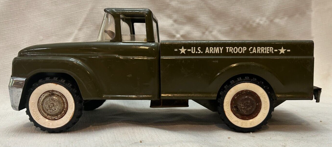 VINTAGE STRUCTO PRESSED STEEL US ARMY TROOP CARRIER, 13" GREEN METAL