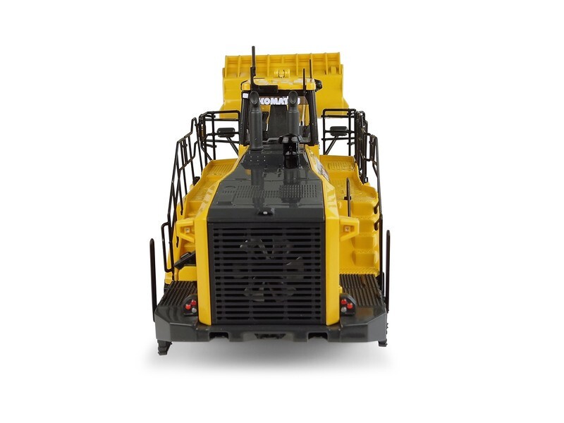 KOMATSU WA600-8 WHEEL LOADER YELLOW 1/50 DIECAST BY UNIVERSAL