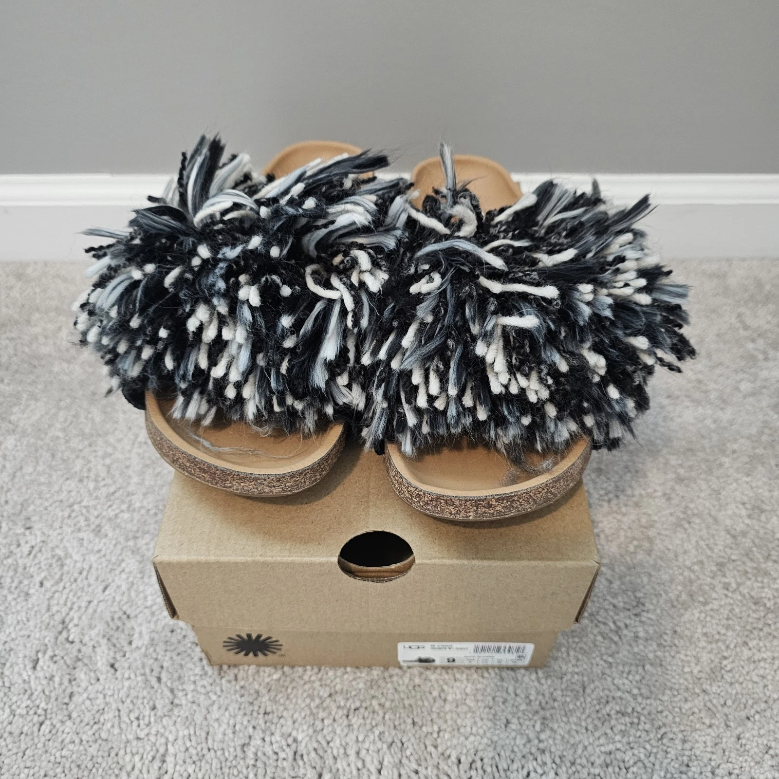 Sandali UGG nero bianco filato Cindi frange suola sughero slides taglia 9