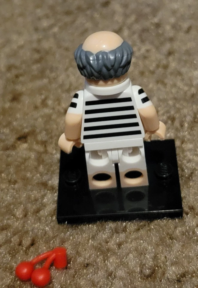 Lego Vacation Alfred Pennyworth Minifigura Batman Serie 2 71020 Foto 2 de 2