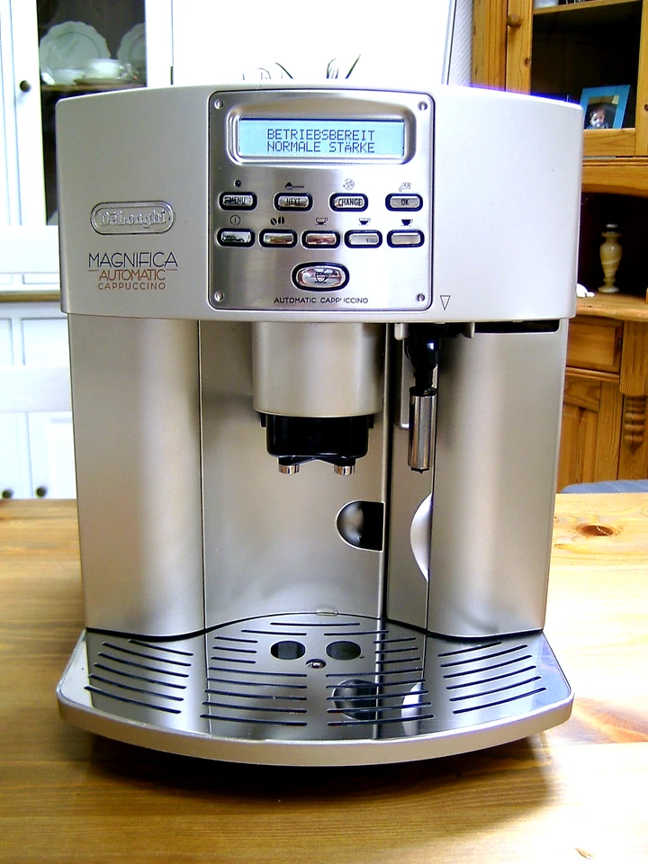 DeLonghi Magnifica ESAM 3500S Autocappuccino, Generalüberholt,   Gewährleistung  - Bild 2 von 4