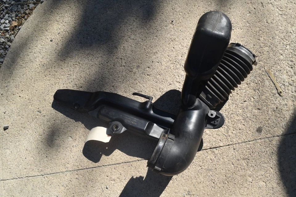 2007 2013 GMC Yukon Chevy Tahoe 6.2 V8 Air Intake 07 08 09 10 11 12 13 - Image 2 of 4