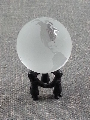 2pc Twos Company Hand Blown Glass World Map Paperweight With Metal Stand