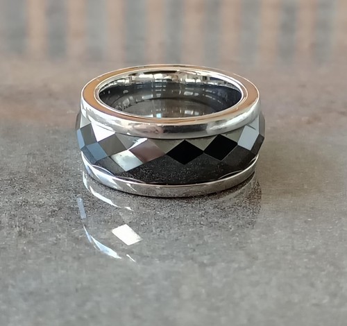 Anello Emporio Armani, anello sfaccettato in acciaio e nero. Anello UK taglia M 1/2 - Foto 13 di 14