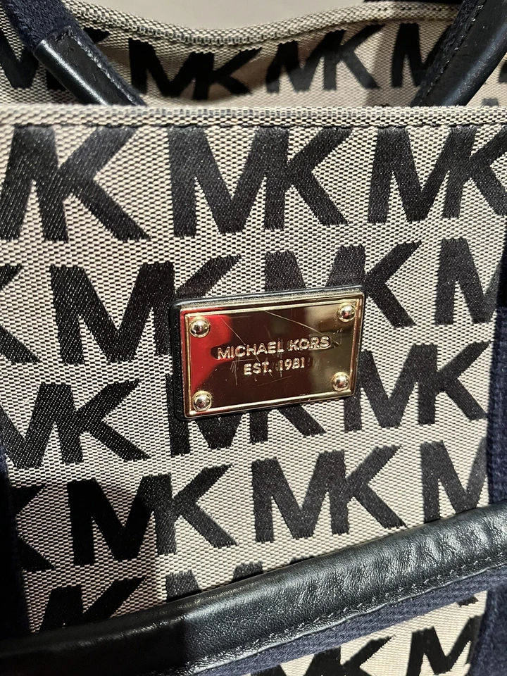 Bolso de Viaje Michael Kors Grande Firma Logo 18" w x 5" d x 13" h Foto 4 de 4