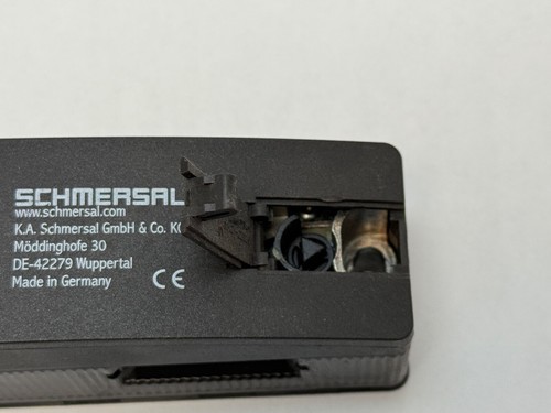 Schmersal AZM201Z-CC-T-1P2PW-2719-1-DU Solenoid Interlock 103046786 - Picture 8 of 12