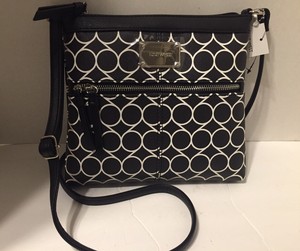 nine west crossbody black