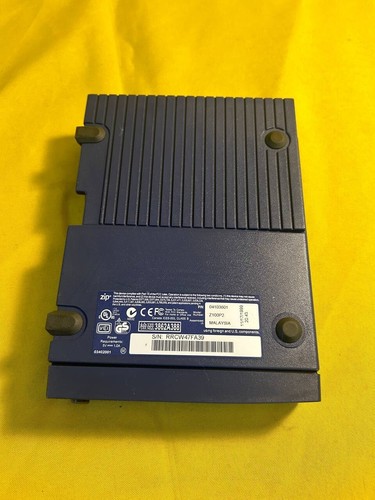 Iomega Zip 100 SCSI External Drive 100MB Portable Model W Cable 10011 NEW RD8 - Afbeelding 2 van 8