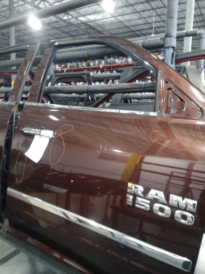 Used Front Right Door Assembly Front fits: 2015 Ram Dodge 1500 pickup Crew Cab e - Imagem 2 de 4