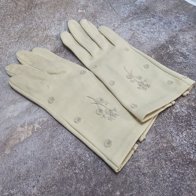 Vintage Selecta Gloves 110 Count Cotton Fully Shrunk Cream Embroidered Soft