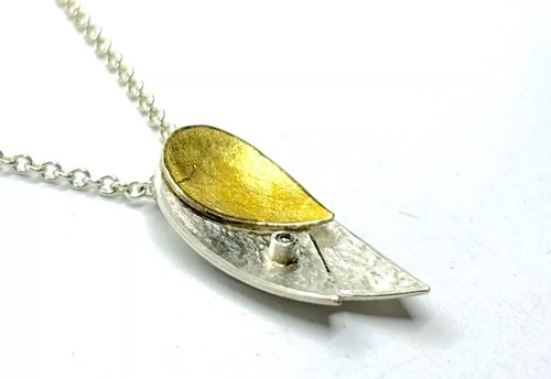 Halskette mit Anhänger strukturiert gepunzt Sterlingsilber vergoldet & Diamant Blätter - Bild 5 von 9