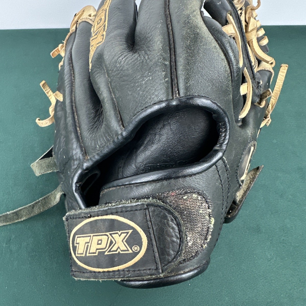 Louisville Slugger TPX1153H 11.5” TPX Hoss Series Pro Pattern