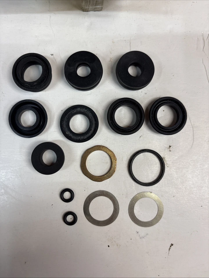 Vauxhall VX4/90 FD, FE & VX Girling Brake Master Cylinder Rebuild Kit - Image 2 of 3