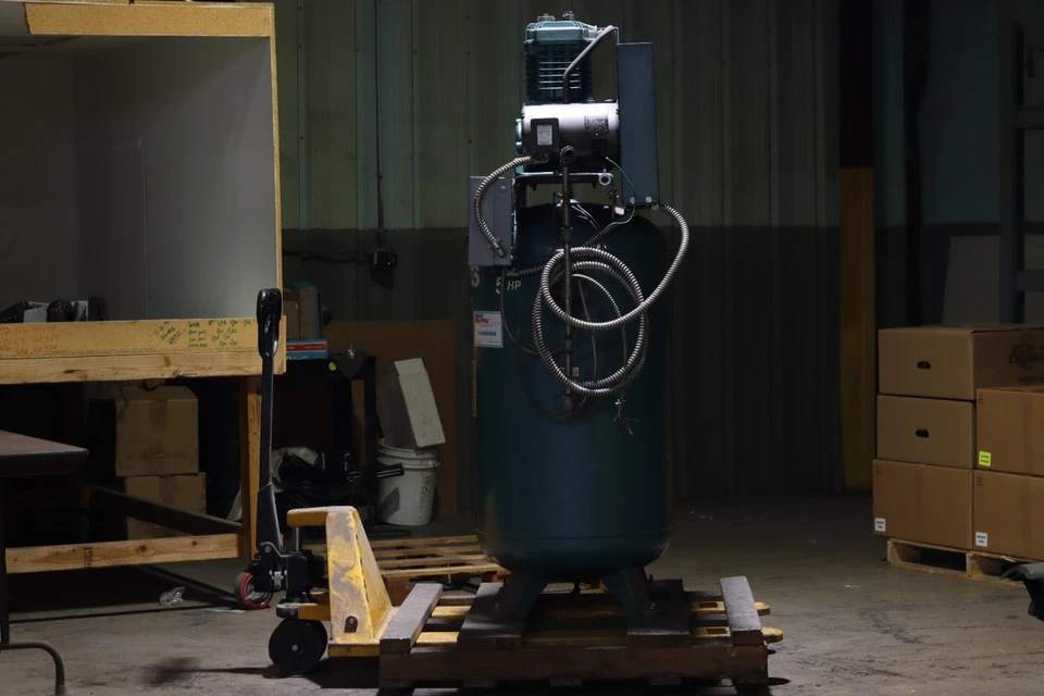 Compressor de ar Curtis Toledo 5 HP 80 galões 208-460 volts modelo trifásico E-57A - Imagem 4 de 4