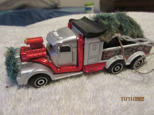 Large diecast HOT WHEELS 5" Long TRUCK CHRISTMAS TREE wreath ORNAMENT 1:64 - Picture 1 of 4
