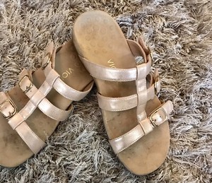 vionic rose gold sandals