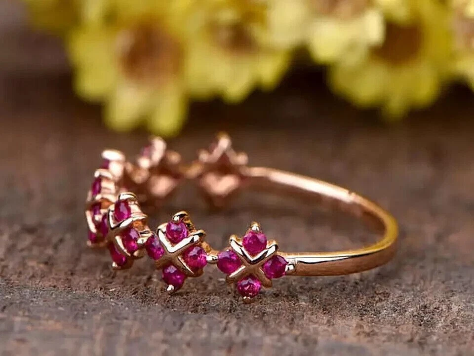 Impresionante anillo elegante para mujer corte redondo simulado rubí rosa enchapado en oro rosa de 14 k Foto 3 de 4