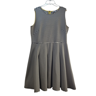 green emerald velvet dress Shop Danny & Nicole clothing and handbags at SilkRoll. Trade with us!