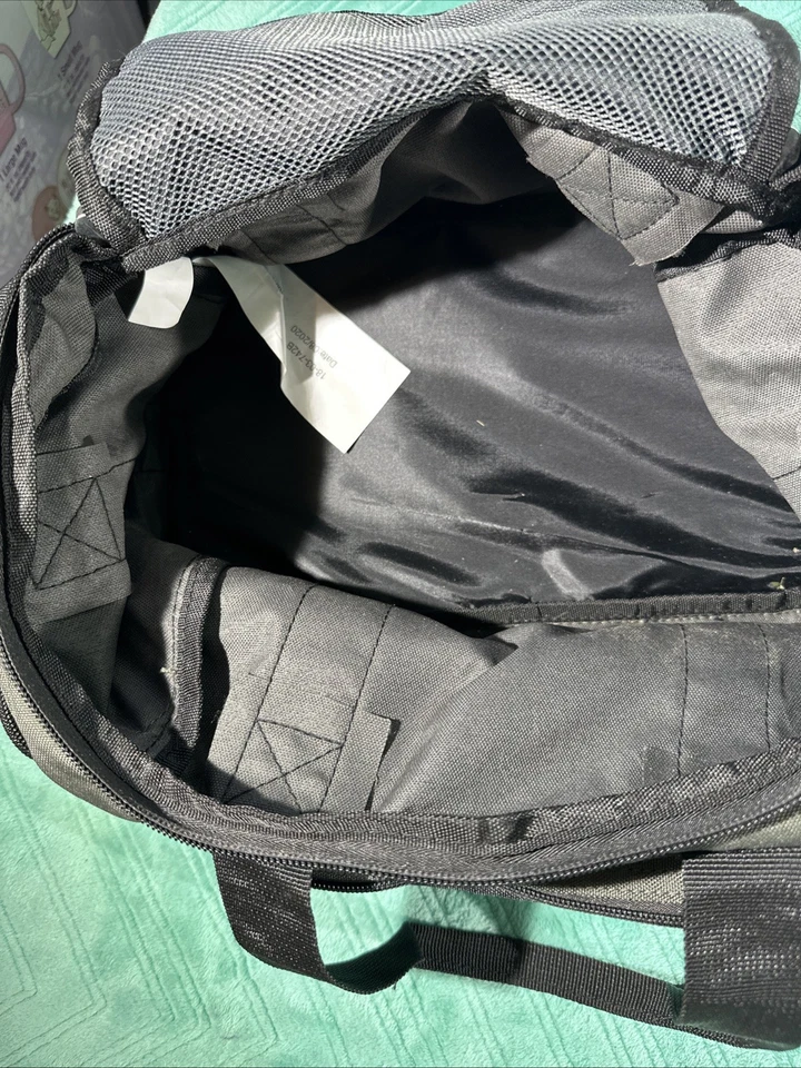 Bolso de Lona Bass Pro Shops Club Doble Asas, 4 Compartimentos con Cremallera, Usado Foto 4 de 4