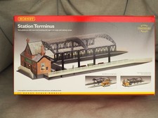 Hornby R8009 station terminus