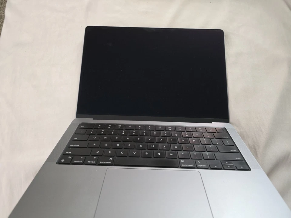 macbook pro 14 inch m1 pro 16gb 512gb (A2442) for parts not turning on - Image 3 of 4