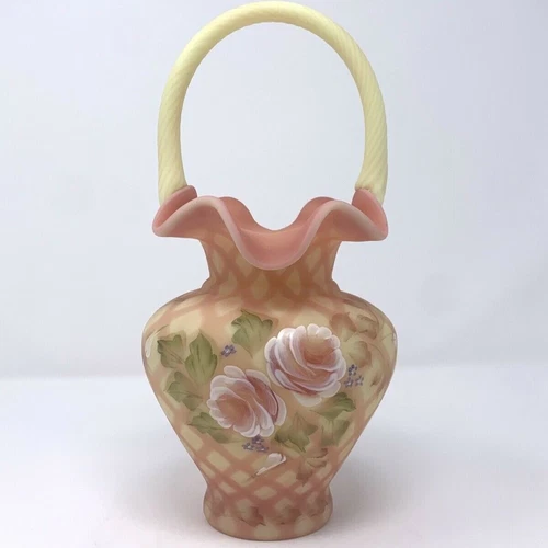 FENTON ART GLASS 2003 "HEIRLOOM OPTICS COLLECTION" BURMESE DIAMOND OPTIC BASKET