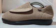 Womens Cush N Foot Slipper Size: 10.5 4E Color: Tan