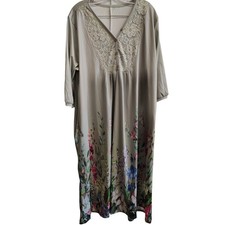 Women's Floral Print Half Sleeve V-neck Lace Contrast Buttons Midi Dress