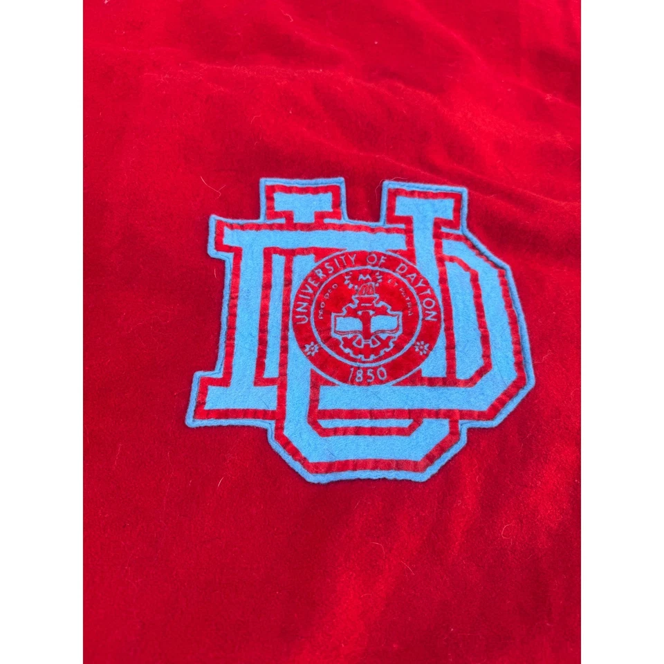 Manta polar vintage University of Dayton Flyers roja estadio 60x36 Foto 2 de 4