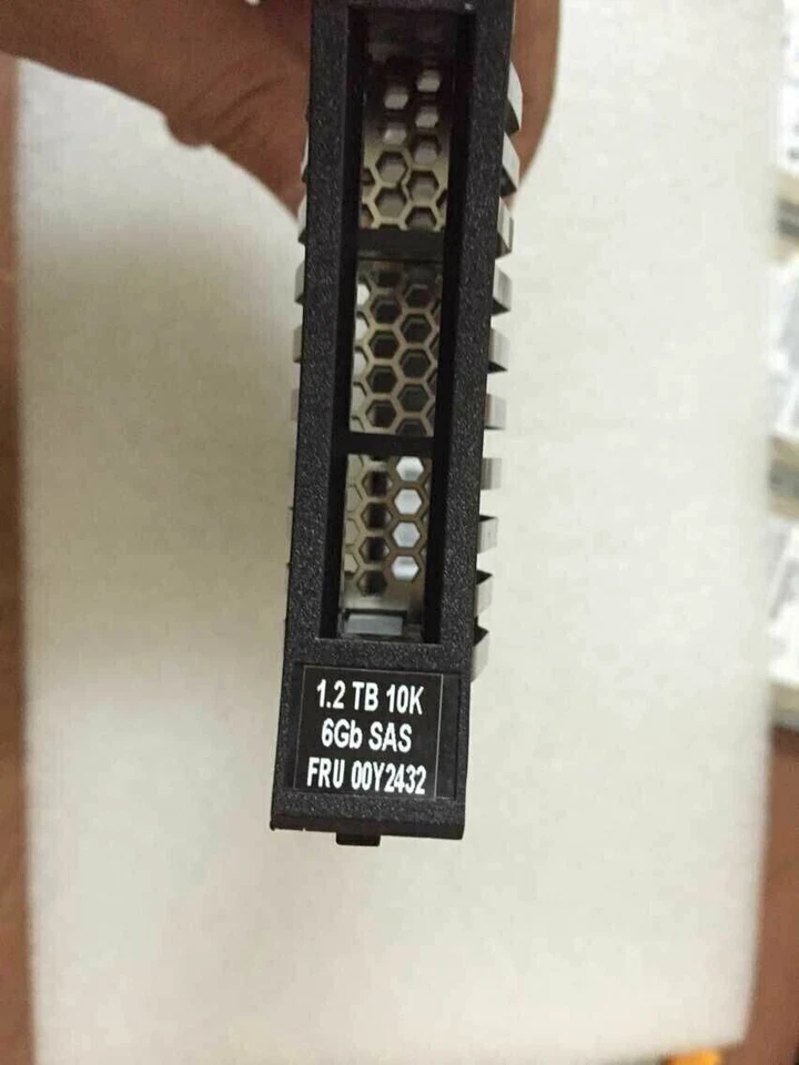 IBM Storwize V3700 00Y2432 00Y2507 00MJ149 1.2TB 10K SAS 2.5 Hard Drive - Image 4 of 4