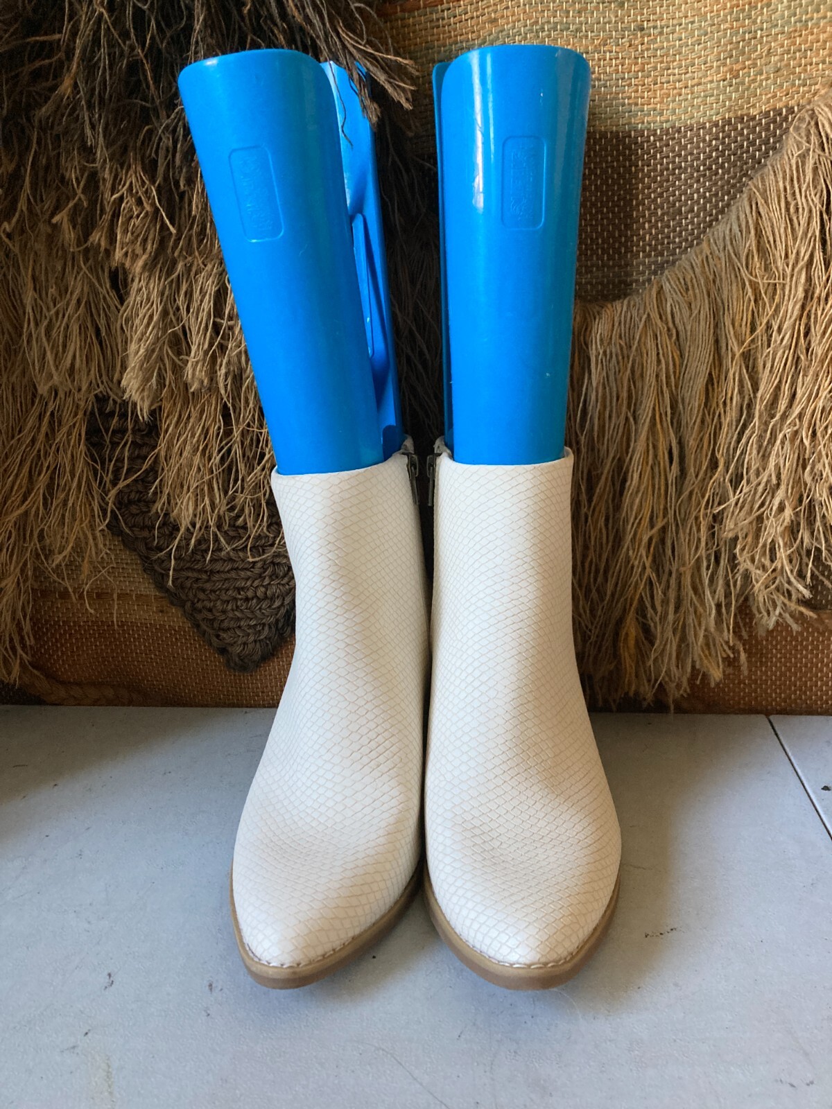 Universal Thread  17730 Light White Ankle Boots U… - image 3