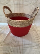 Gift Basket 2025 VIP Gift Straw and Red Felt Handles Round New With Tag