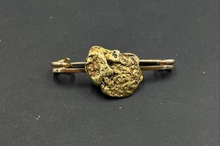15.97K Gold Tested Vintage Pin W/ 20.86K Gold Nugget Design