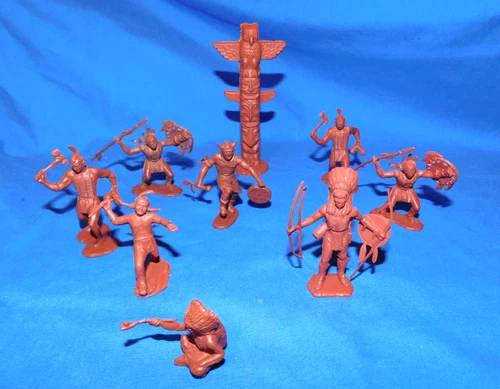 Marx 1960's Fort Apache Indians   FIGS W/SCALPING INDIAN PEACEPIPE AND TOTEM