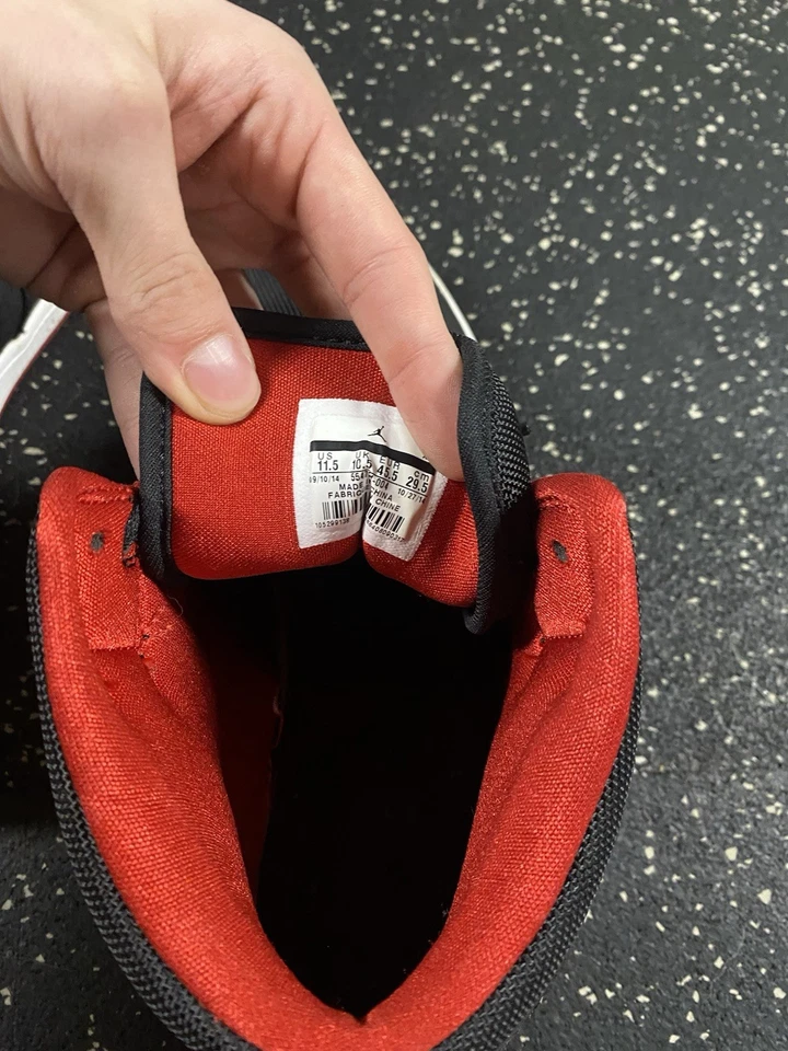 Air Jordan 1 Mid Negro/Gris Frío-Rojo Gimnasio Hombre Talla 11.5 Foto 3 de 4