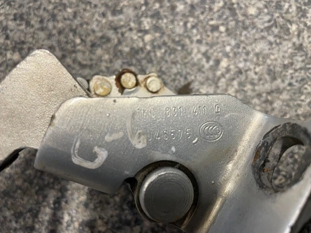 Original VW Golf Plus Türscharnier vorn links unten Fahrerseite 1K0831411Q - Bild 3 von 3