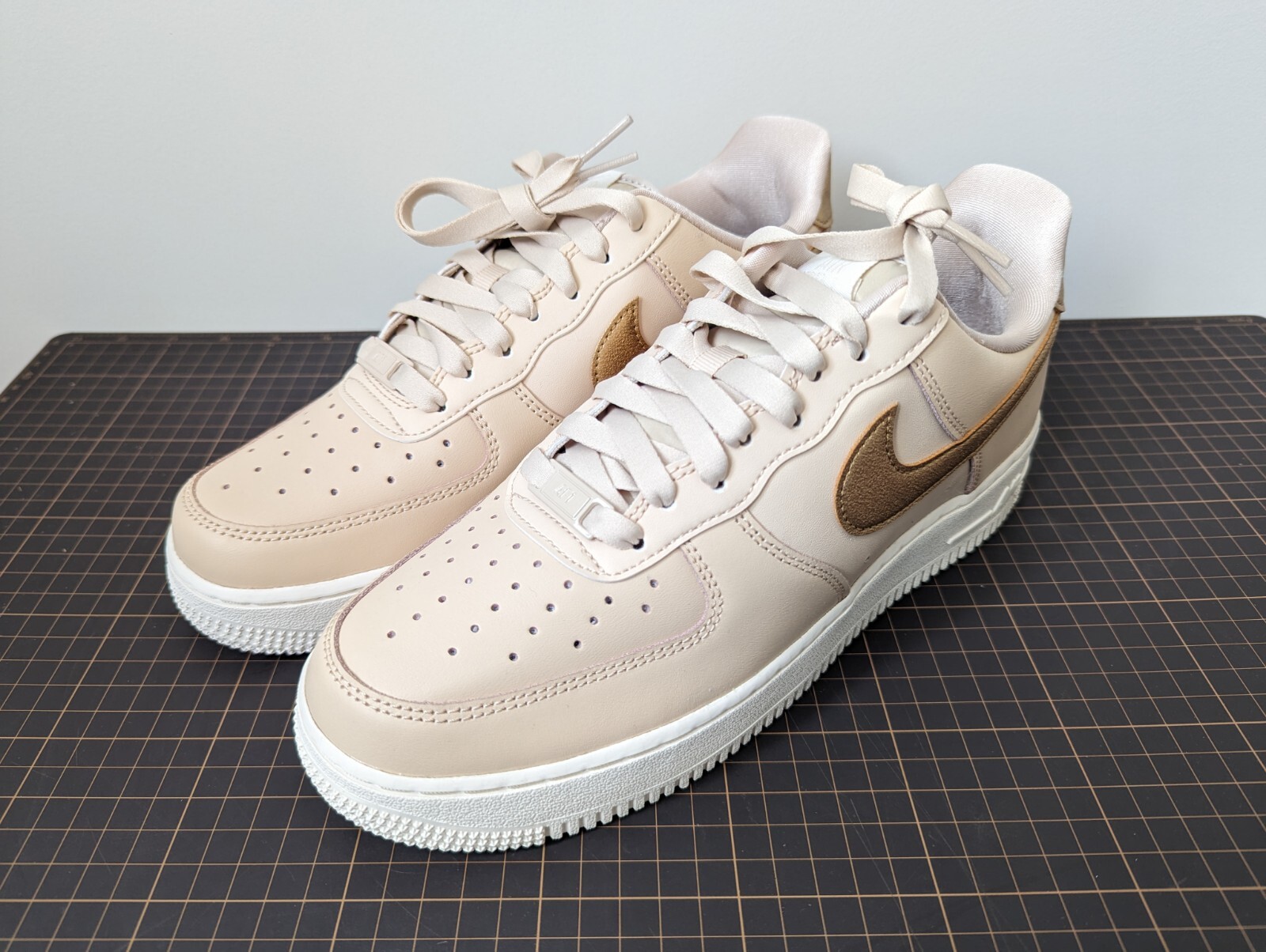 Nike Air Force 1 Damen Größe 39 Size+9+-+Nike+Air+Force+1+%2707+Essential+Low+Sanddrift+Metallic+Gold+W