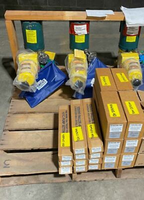 NEW MILTON ROY Metering Pump w/ Dampener & Calibration Column 0.5hp 460v 3ph