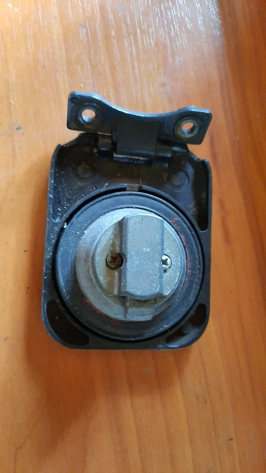 Tapa del tanque de combustible Kawasaki GPZ1100 B1 Foto 2 de 2