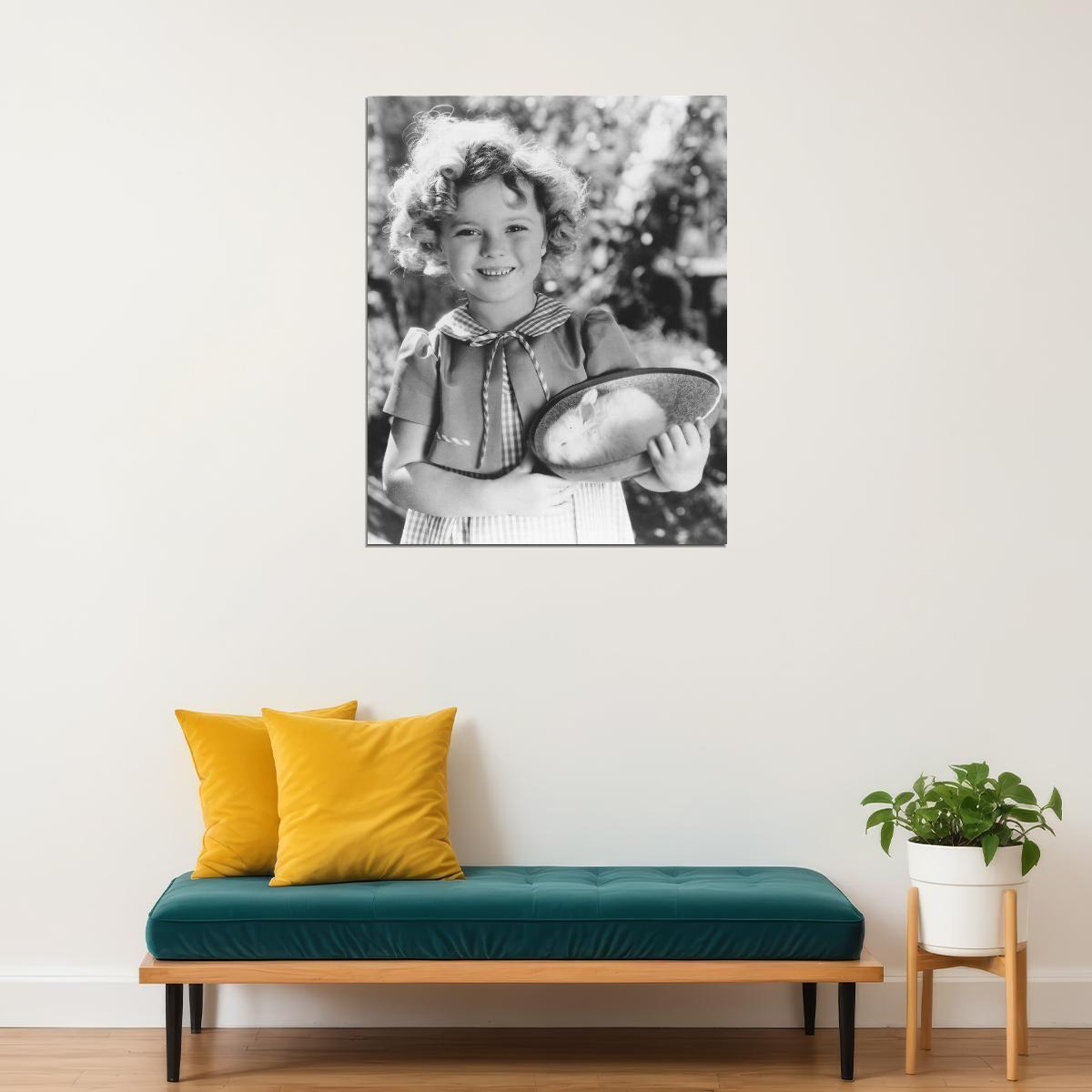 75895 SHIRLEY TEMPLE EARLY POSE WITH BUNNY PHOTO Wall Print Poster
