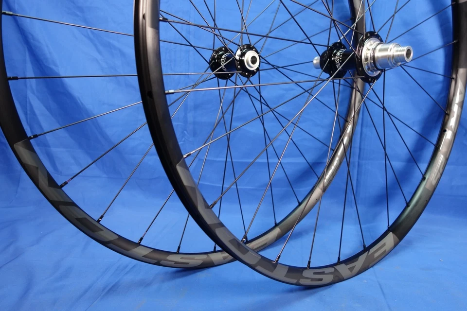 NEW Industry Nine Torch/Easton ARC 25 Gravel CL Disc Wheelset, 12x100, 12x142 - Image 2 of 4