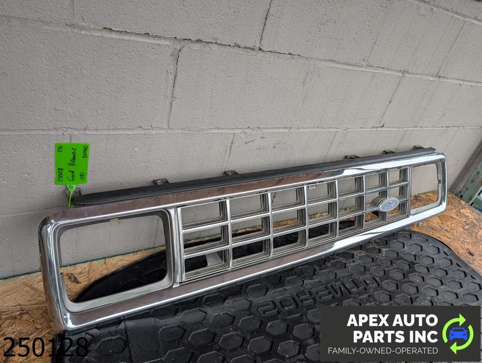 OEM 1984-1988 Ford Bronco ii 2 2.9L Chrome Grille 1 Piece Design Foto 3 de 4