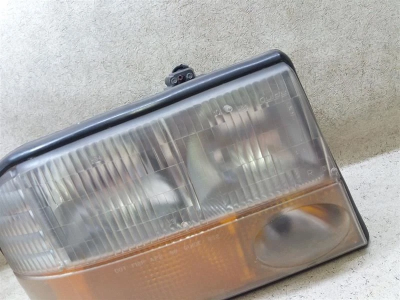 Farol direito do passageiro com neblina compatível com 98-05 Chevrolet Blazer S10/Jimmy S15 - Imagem 3 de 4